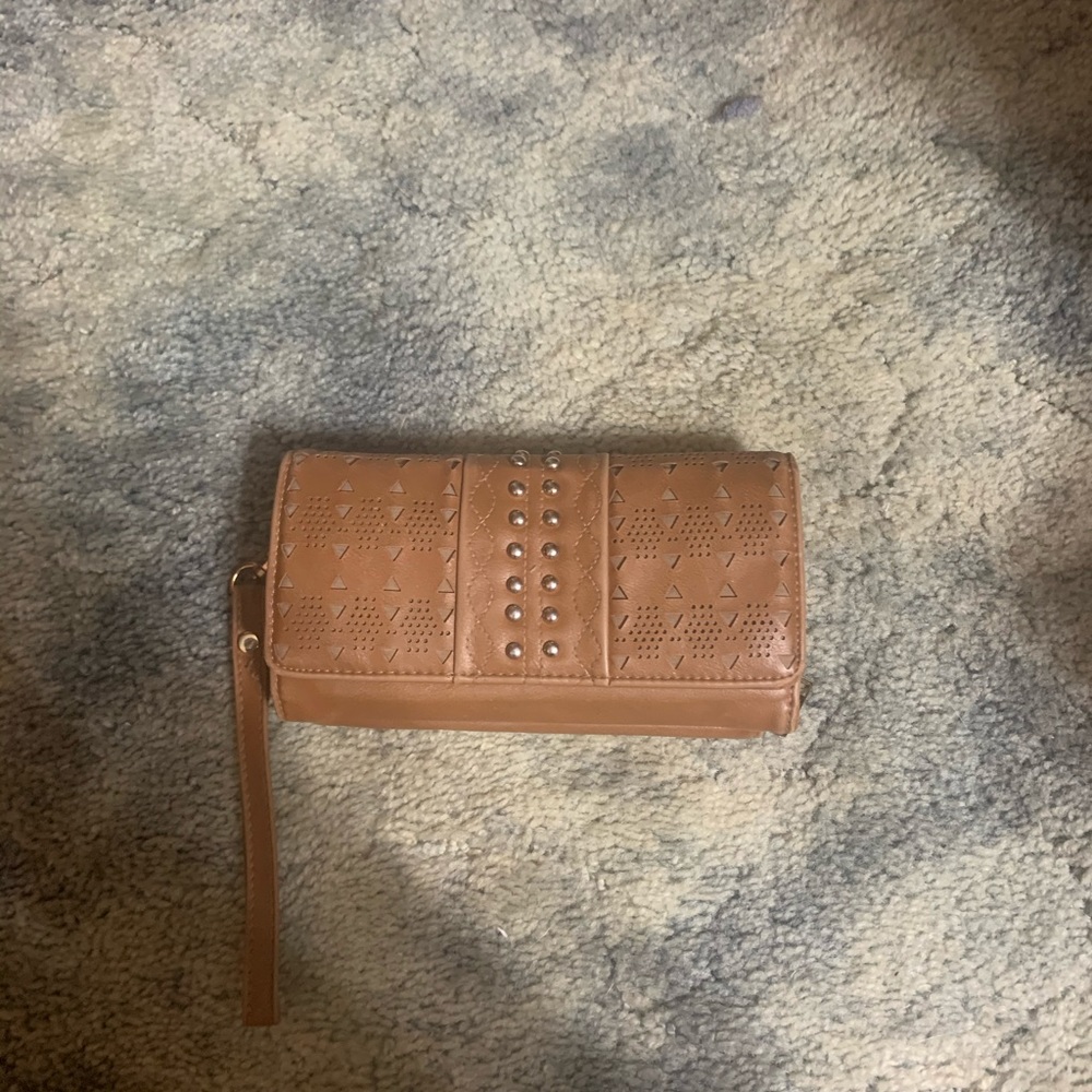 Buckle wristlet wallet